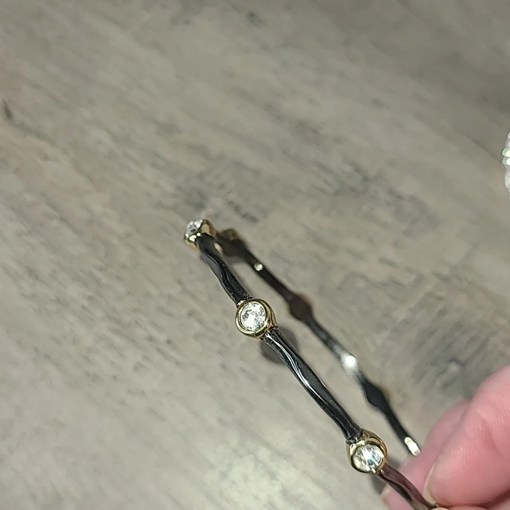 2 Bracelets - Picture 3 of 6